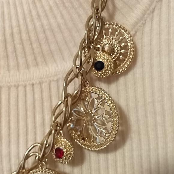 🆕ABSOLUTELY STUNNING GOLD NECKLACE & EARRINGS🆕 - Picture 8 of 9